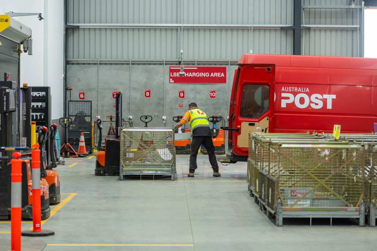 Australia Post opens new Ballarat parcel delivery centre 3BA